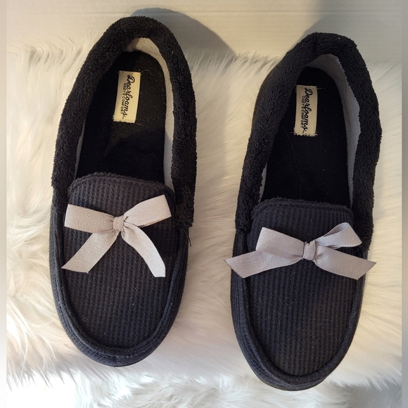 Dearfoams Women's Black Moccasin Slippers with Bow, Size Medium (7/8) - Picture 4 of 7